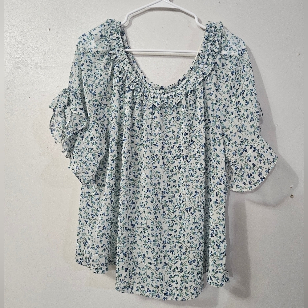 Max studio off the shoulder floral blouse!